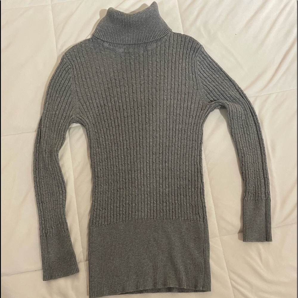 Long sleeve grey turtle neck